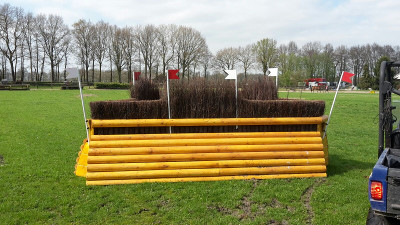 eventing-hindernissen dubbele punt bezembak