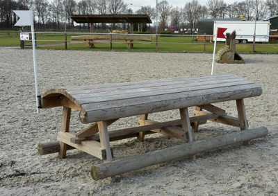 eventing-hindernissen tafel met rond blad