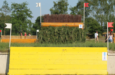 eventing-hindernissen waterbak wateruitsprong